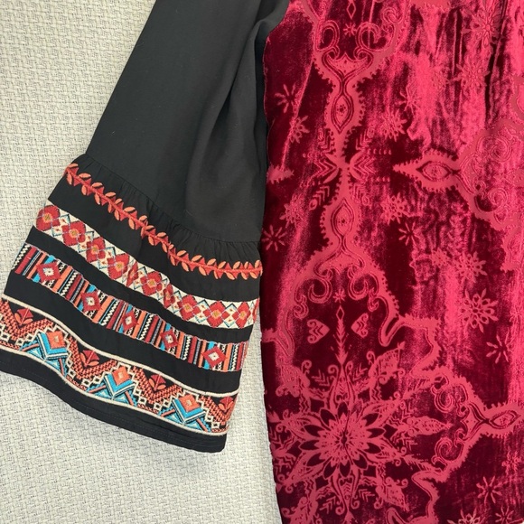 John Mark Red Velvet Embroidered Floral Tunic Flared Sleeves Aztec Boho Size XL - Picture 8 of 10